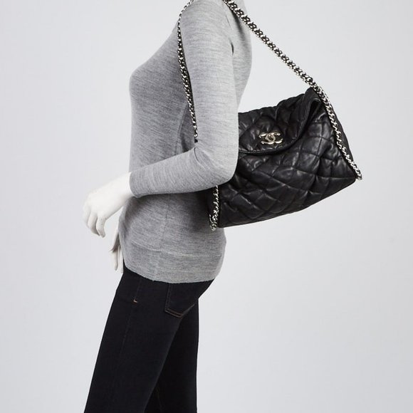 CHANEL CHAIN AROUND QUILTED LEATHER HOBO BAG - Picture 13 of 15